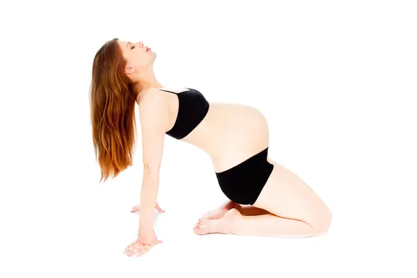 Hermosa mujer embarazada haciendo yoga — Foto de Stock