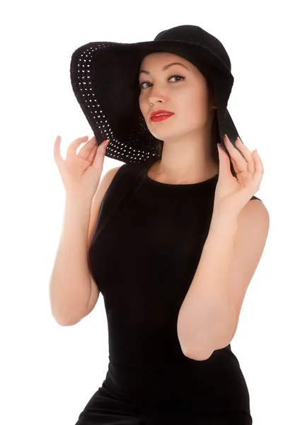 Hermosa mujer con labios rojos en pequeño vestido negro y sombrero iso — Foto de Stock