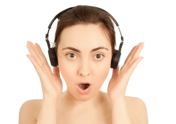 Překvapen žena v sluchátka izolovaných na bílém — Stock fotografie