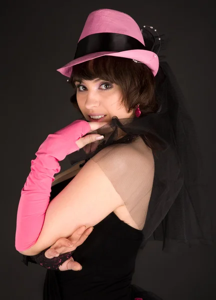 Όμορφη γυναίκα με ροζ καπέλο — Φωτογραφία Αρχείου