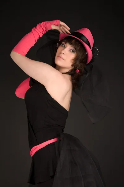 Menina de vestido com chapéu posando — Fotografia de Stock