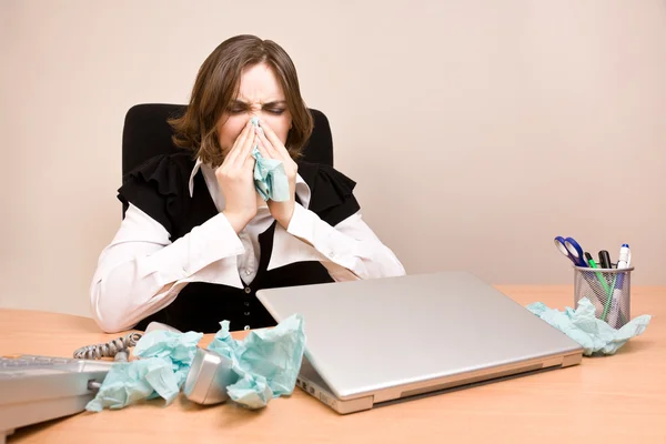 Young businesswoman crying — Stock Photo, Image