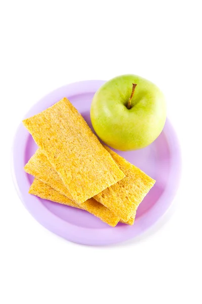 stock image A plate with green apple and crisps