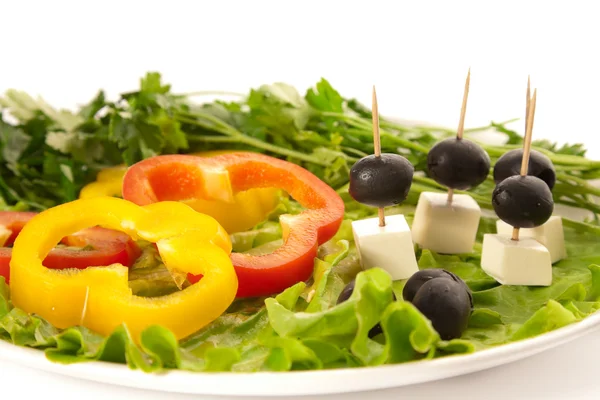 A plate of cut pepper, feta cheese, olives and lettuce — Stock Photo, Image