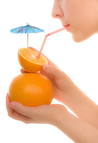 Žena pití tvořivost pomerančové šťávy — Stockfoto