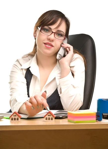 Mulher de negócios bonita chamando por telefone — Fotografia de Stock
