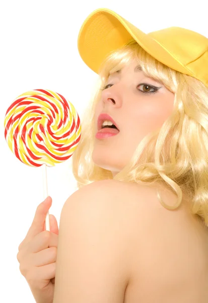 Kvinna i mössa med lollipop — Stockfoto