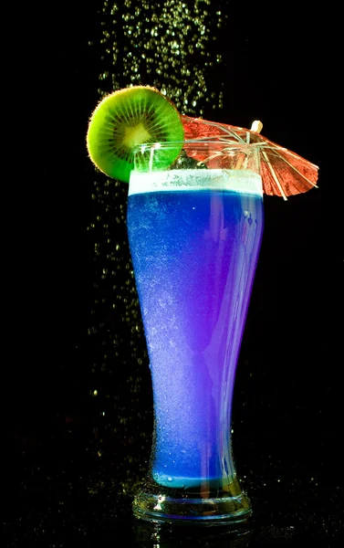 蓝色与猕猴桃鸡尾酒 — 图库照片