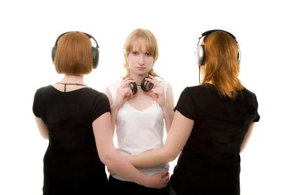 Drie meisjes in hoofdtelefoon — Stockfoto