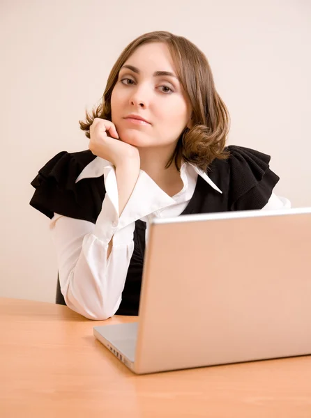 Young businesswoman looking to the camera — Stock Photo, Image