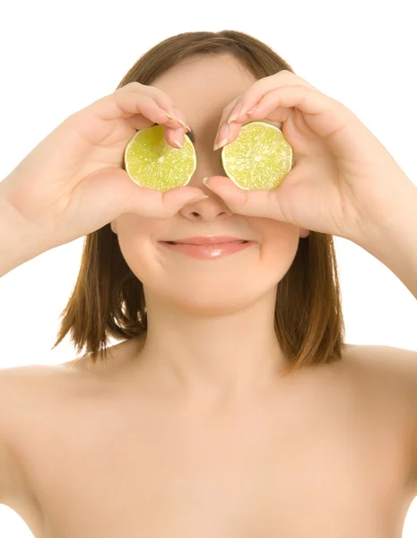 Femme drôle avec deux morceaux de citron vert sur les yeux — Photo