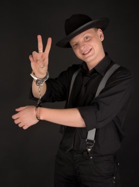 genç adam bilezik