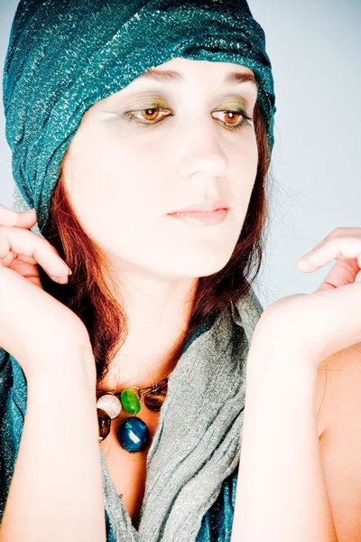Femme orientale en foulard — Photo