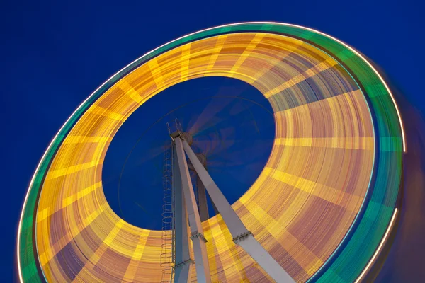Ferris wheel at slow shutter speeds — Stock Photo, Image