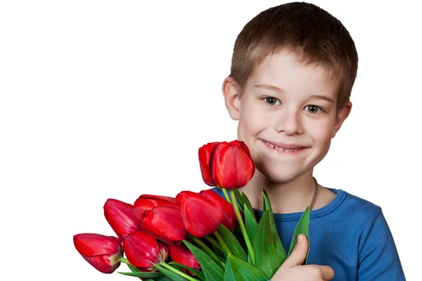 Mladý chlapec s kyticí tulipánů — Stock fotografie