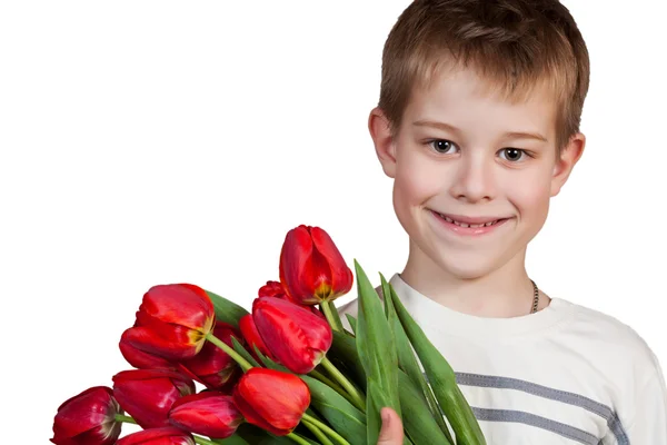 Счастливый мальчик держит тюльпаны — стоковое фото