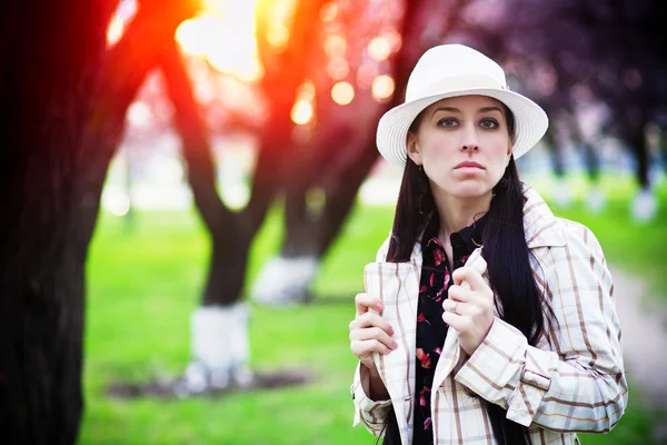 Young woman resting at sunset in the park — Stock Photo, Image