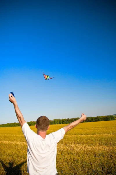 Launching a kite — Stock Photo, Image