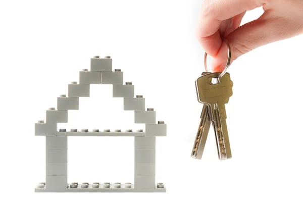 Ключі з будинком на фоні — стокове фото
