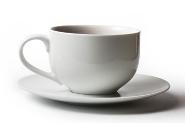 Beyaz üzerine izole edilmiş bir fincan çay.