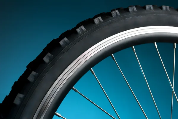 Fahrradreifen und Speichenrad — Stockfoto