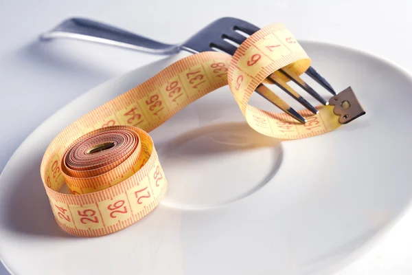 Fita de medição em uma chapa com garfo — Fotografia de Stock