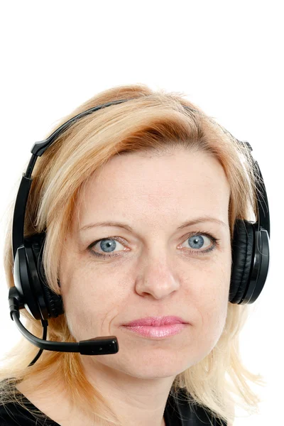 Halvårsskiftet kvinna med hörlurar — Stockfoto