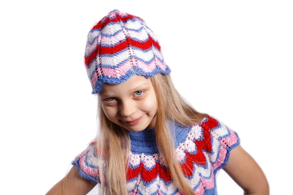 Sorrindo menina em chapéu de malha — Fotografia de Stock