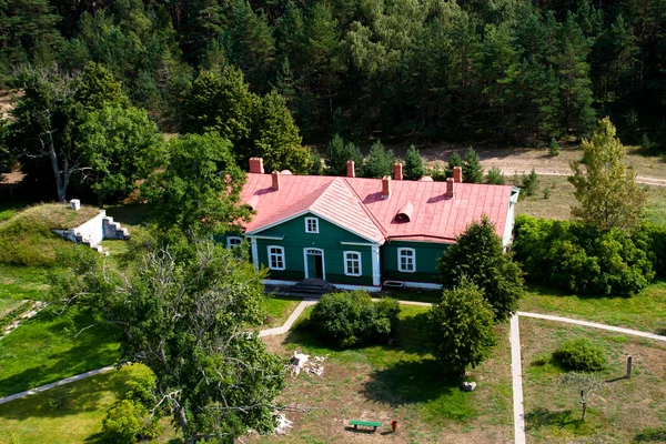 Eenzame huis het bos uit bovenstaande — Stockfoto