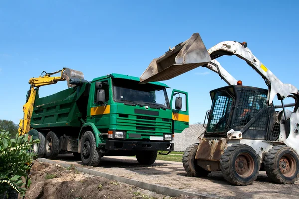 Two excavators loaded dumper — Stock Photo, Image