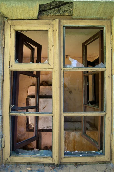Gebroken raam — Stockfoto