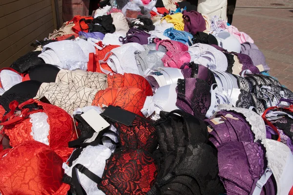 Colorful bras for sale in outdoor flea market — Stock Photo, Image