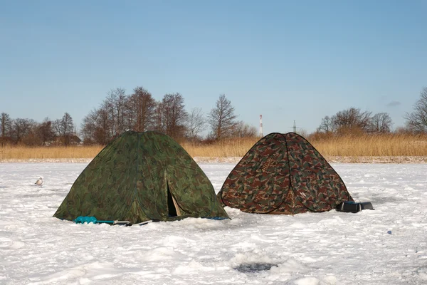 Tents on frozen river — Stock Photo, Image