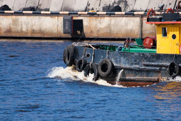 Barco remolcador —  Fotos de Stock