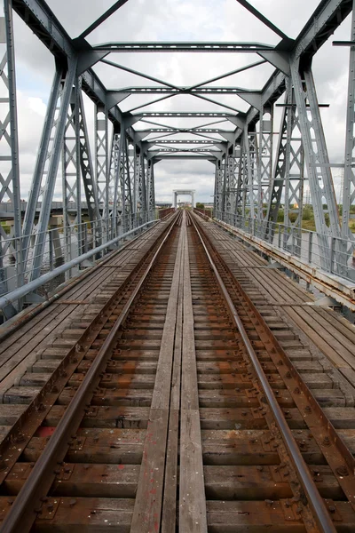 Demiryolu Köprüsü ve raylar — Stok fotoğraf