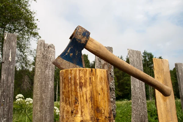 Axe in a log. — Stock Photo, Image