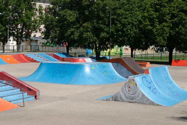 Пустой скейт-парк — стоковое фото