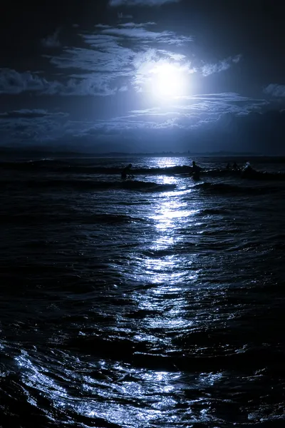 Salida de la luna sobre la playa —  Fotos de Stock
