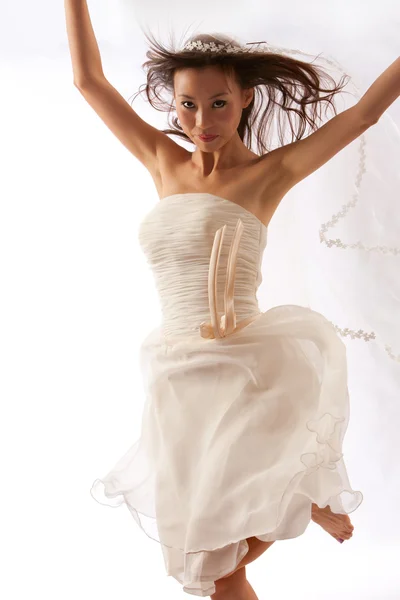 Tanzende Braut — Stockfoto