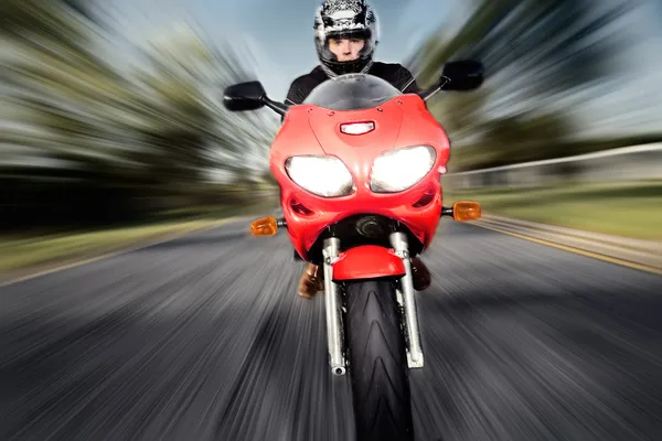 Prędkość motocykla zawodnik z ruchu — Zdjęcie stockowe