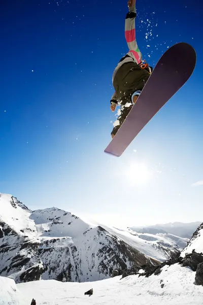 Airborn snowboarder — Stockfoto