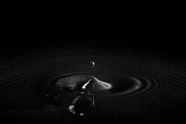 Karanlık su — Stok fotoğraf