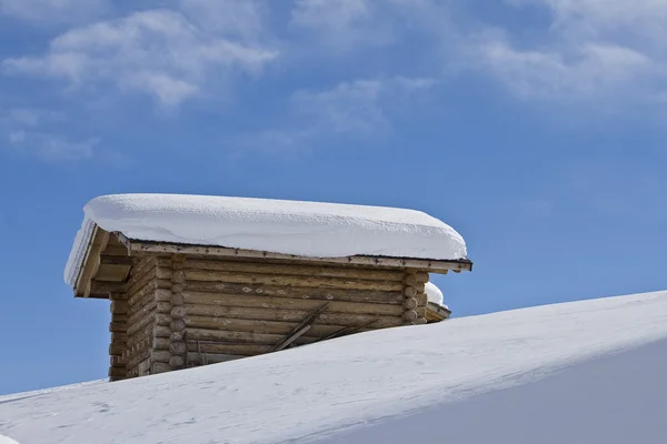เทือกเขาโดโลไมต์ในหิมะ — ภาพถ่ายสต็อก