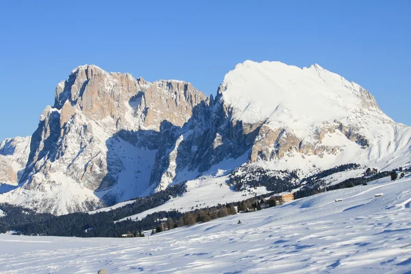 Доломіти альпи на снігу — стокове фото