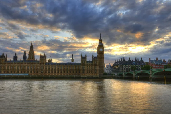 Westminster bridge met de big ben in Londen — Stockfoto