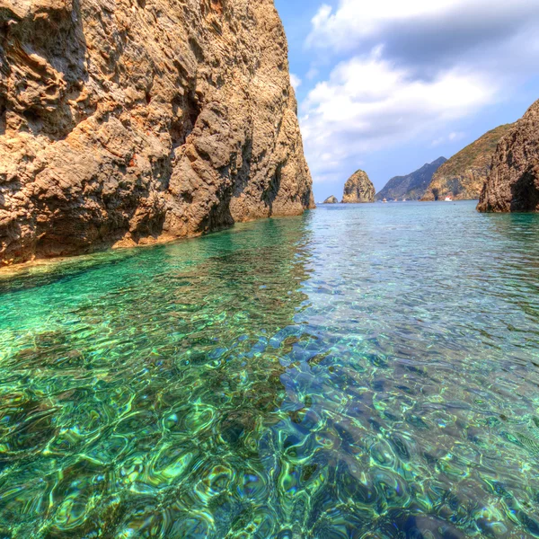 Palmarola cristal water, Italia – stockfoto