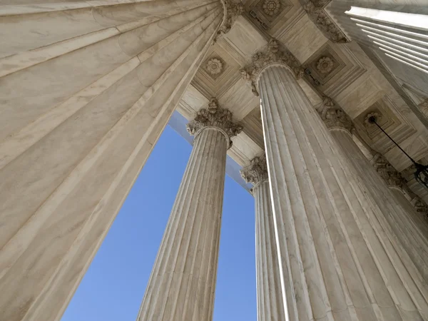 Förenta staternas högsta domstol byggnad kolumner — Stockfoto