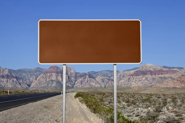 Blank Brown Highway Sign in the Mojave Desert — Stock Photo, Image