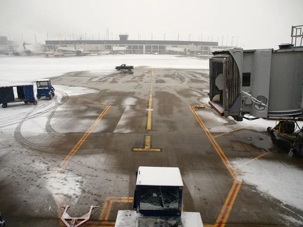 Schneesturm am Flughafen — Stockfoto