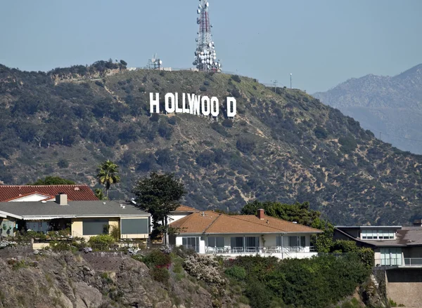 Sinal de Hollywood e casas — Fotografia de Stock